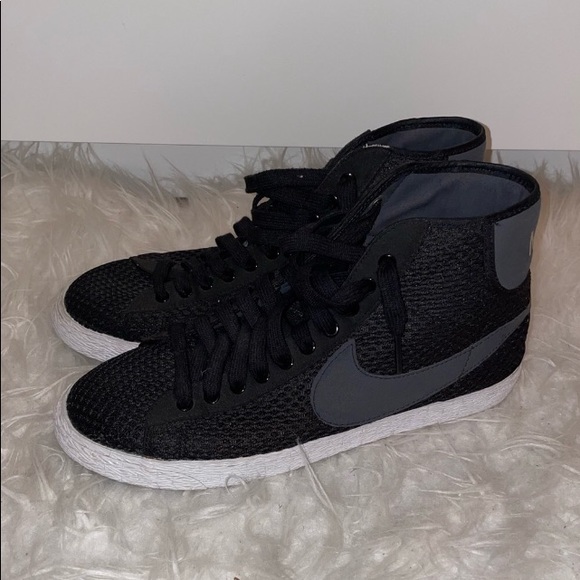 UNIQUE NIKE BLAZERS - Picture 2 of 15